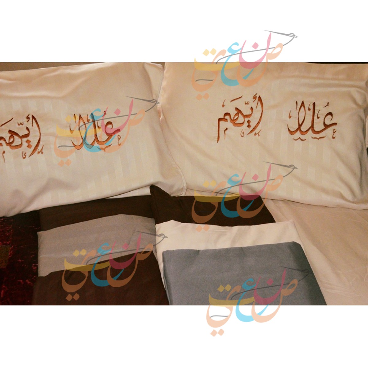 طقم ملاءات أسرّة حسب الطلب - بحجم كينغ - بيج عاجي - 3 قطع -1 غطاء بزوايا مطاطية - و غطاء وساداتان