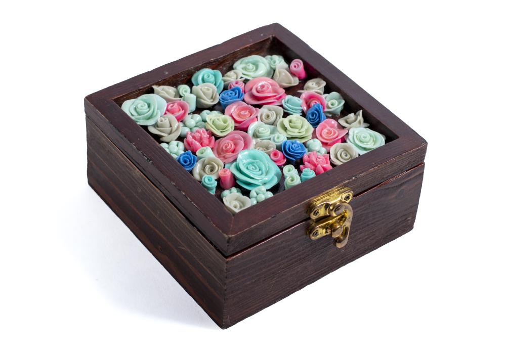 Wooden box with colored ceramic flowers | Brown color | One piece