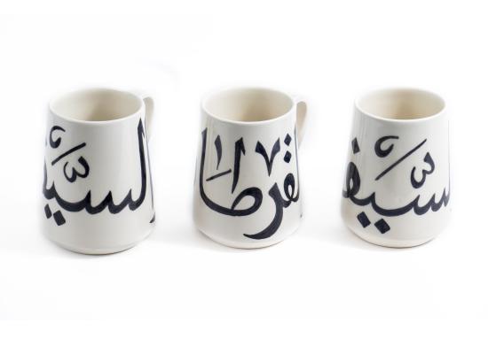 ابريق و أكواب من الفخار | اللون ابيض مع أحرف الخط العربي